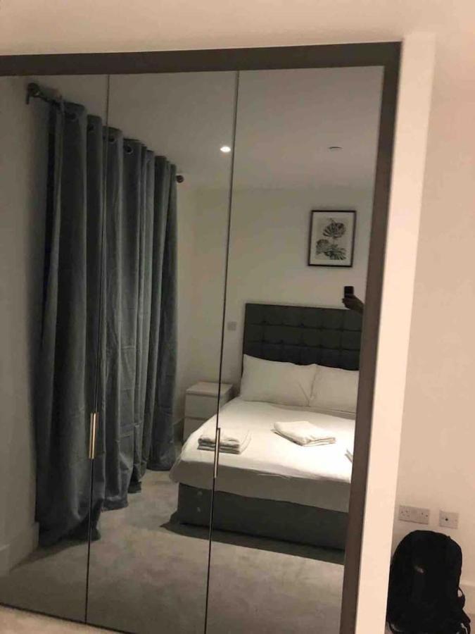High View Two Bedroom In Woolwich Apartment