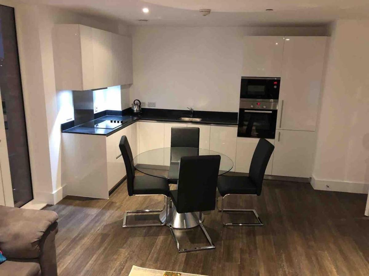 High View Two Bedroom In Woolwich Apartment London