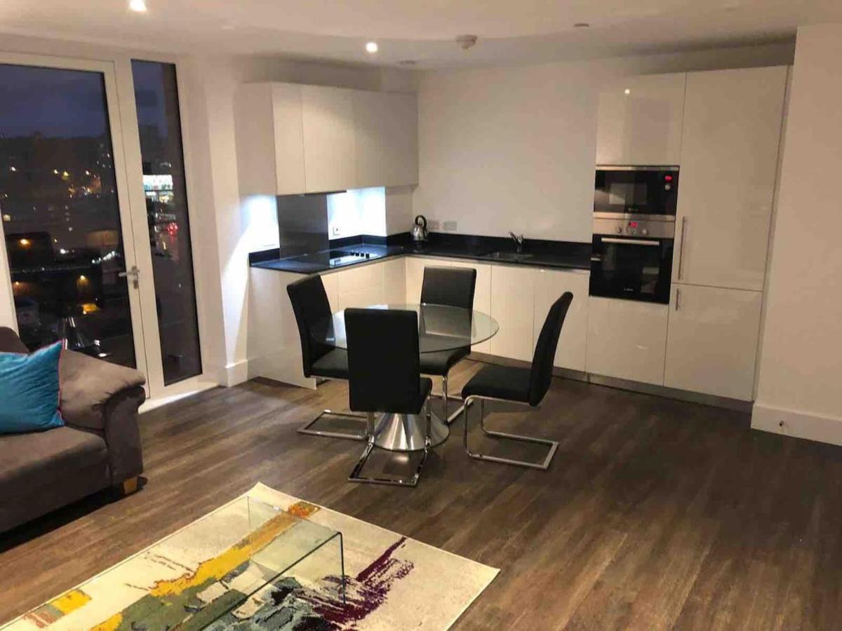 Apartment High View Two Bedroom In Woolwich London