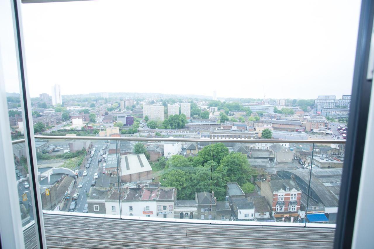 High View Two Bedroom In Woolwich Apartment