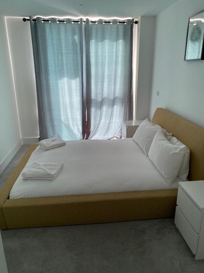 High View Two Bedroom In Woolwich Apartment London