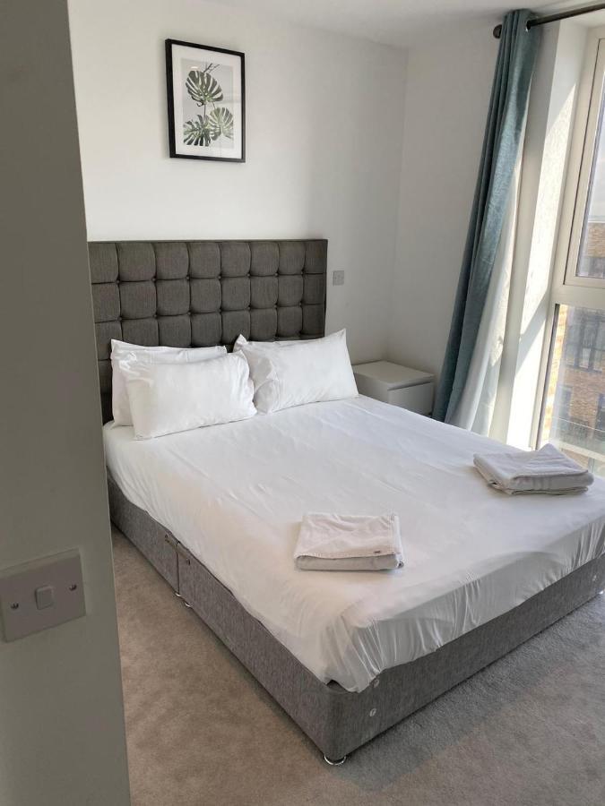 High View Two Bedroom In Woolwich Apartment *