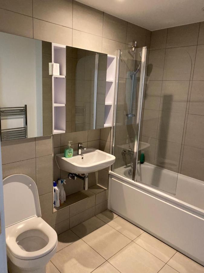 High View Two Bedroom In Woolwich Apartment